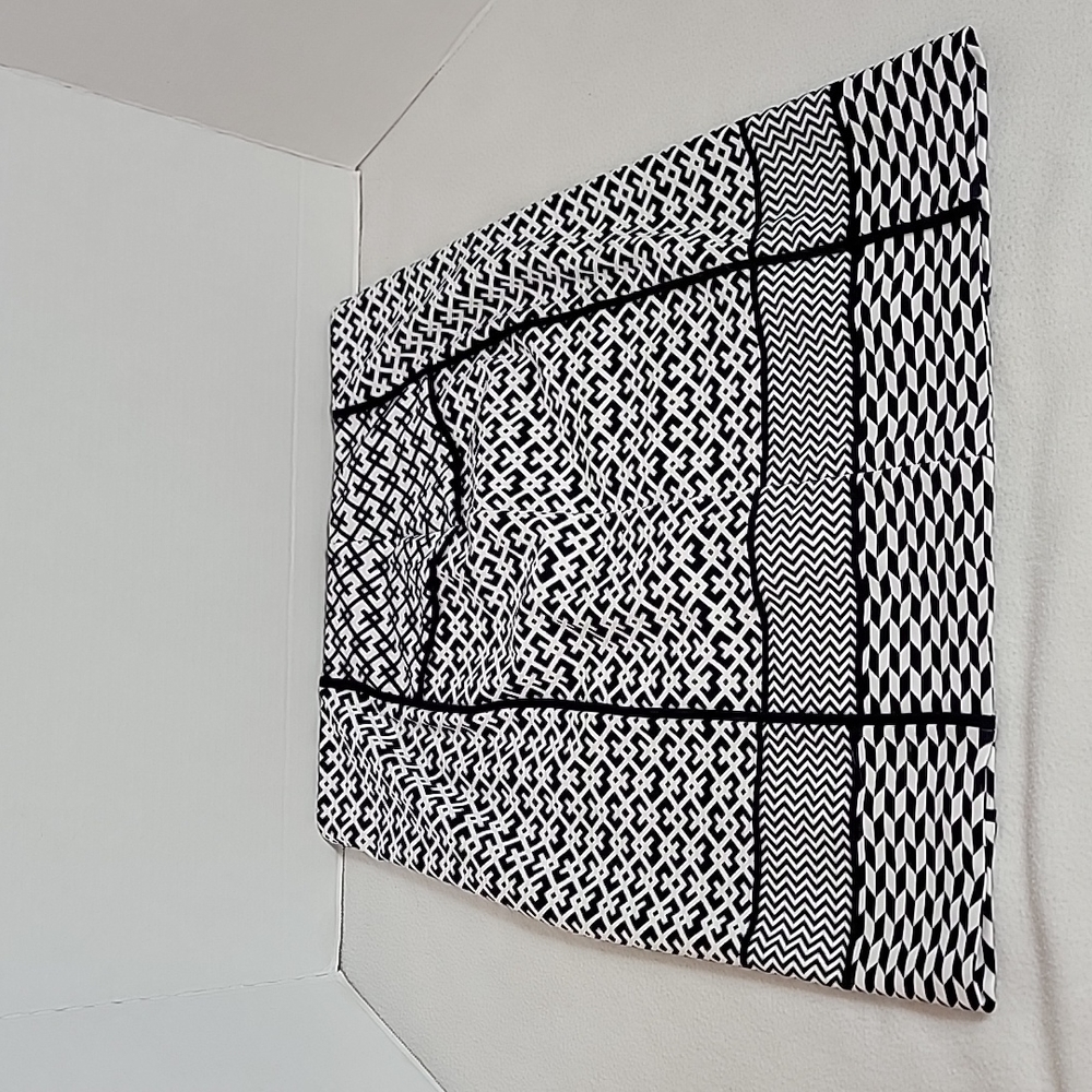 J. McLaughlin Women's Black White Geometric A-line Tasha Skirt, 4 NWT